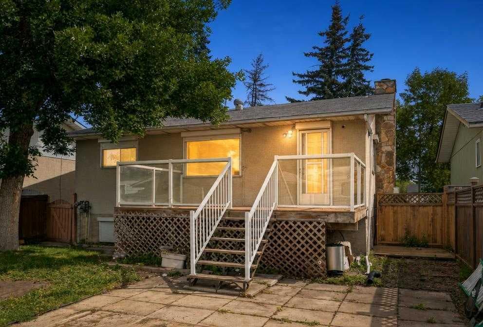 156 Dovely Crescent SE