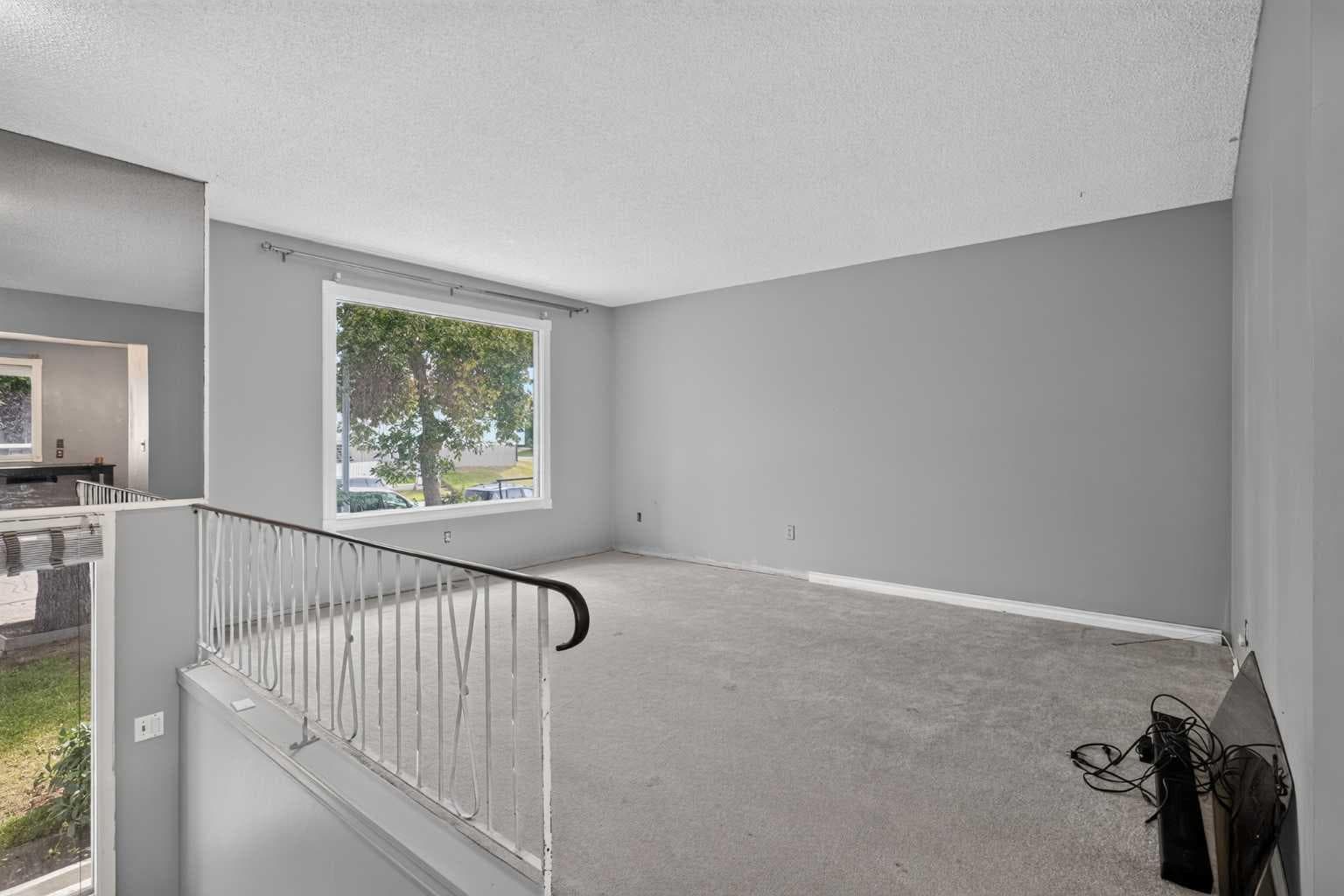 156 Dovely Crescent SE