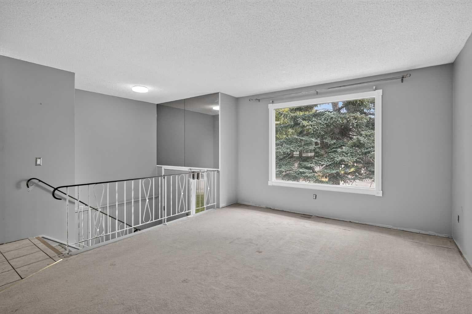 156 Dovely Crescent SE