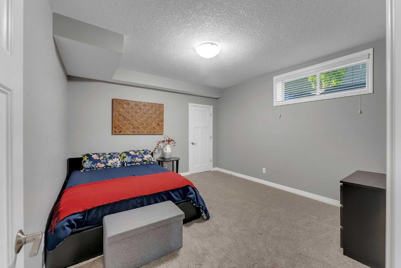 128 Ridge View Close 