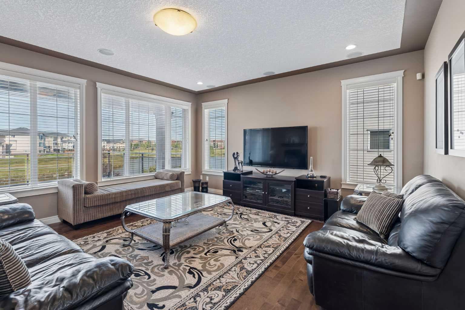 14 Taralake Cape NE