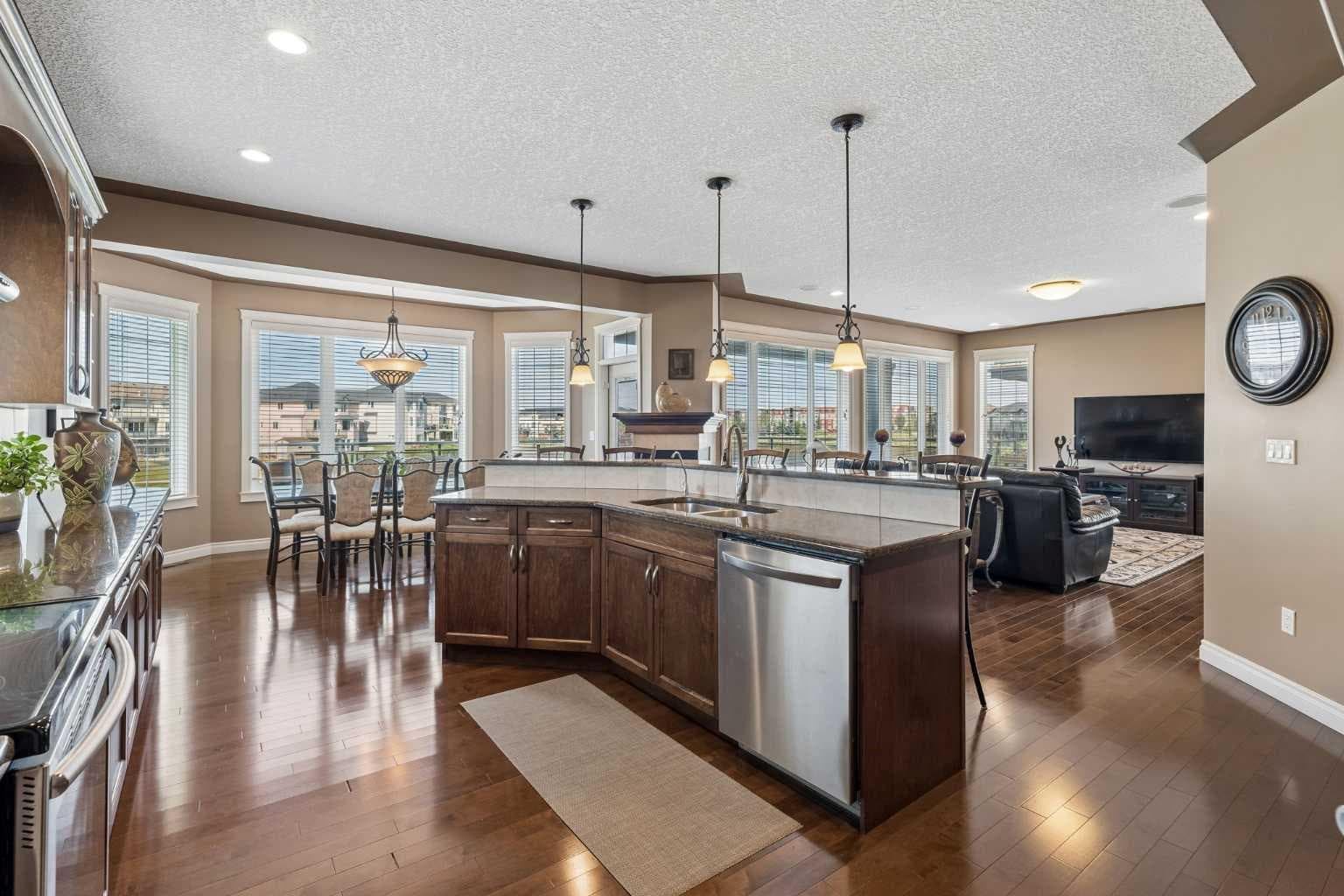 14 Taralake Cape NE