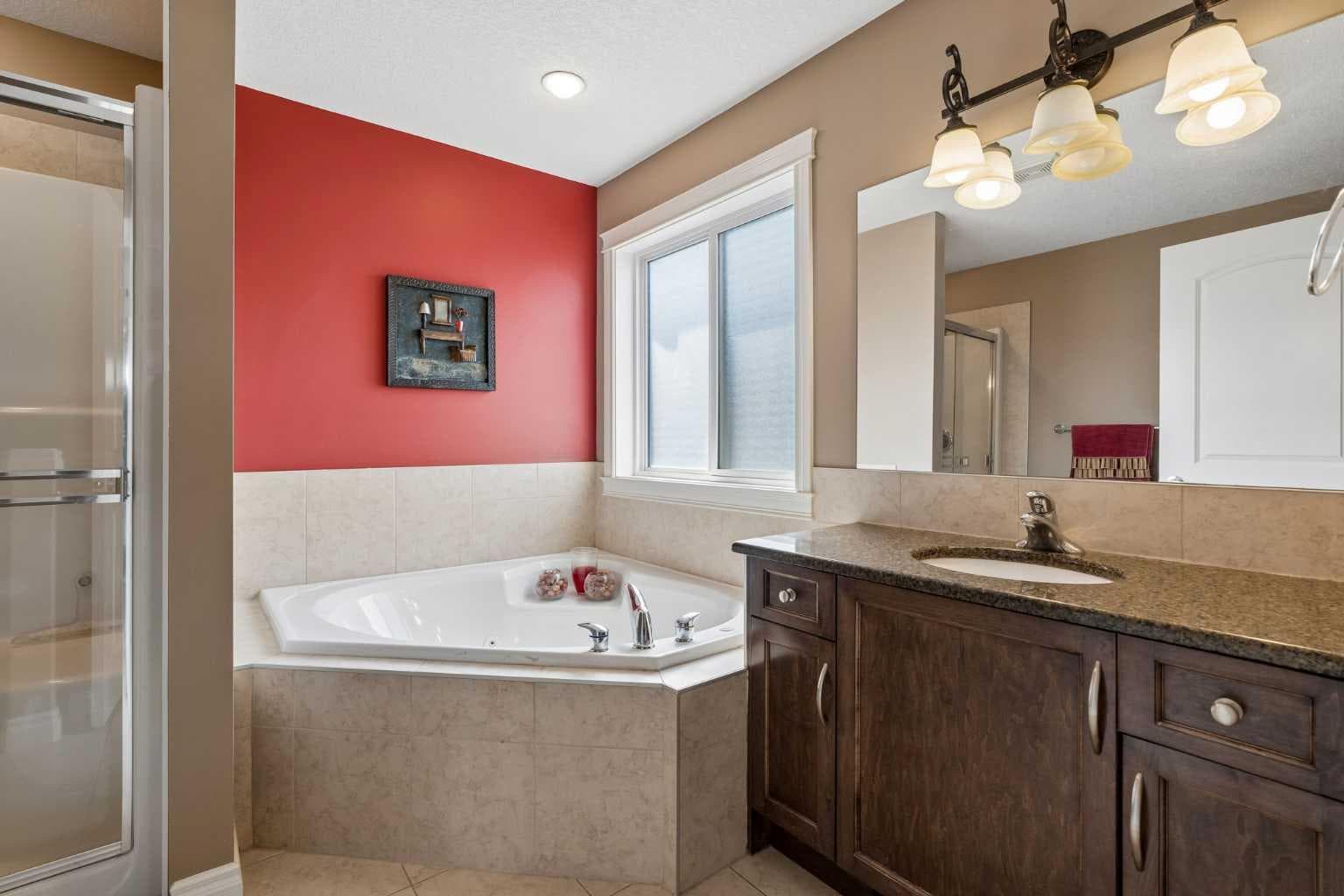 14 Taralake Cape NE