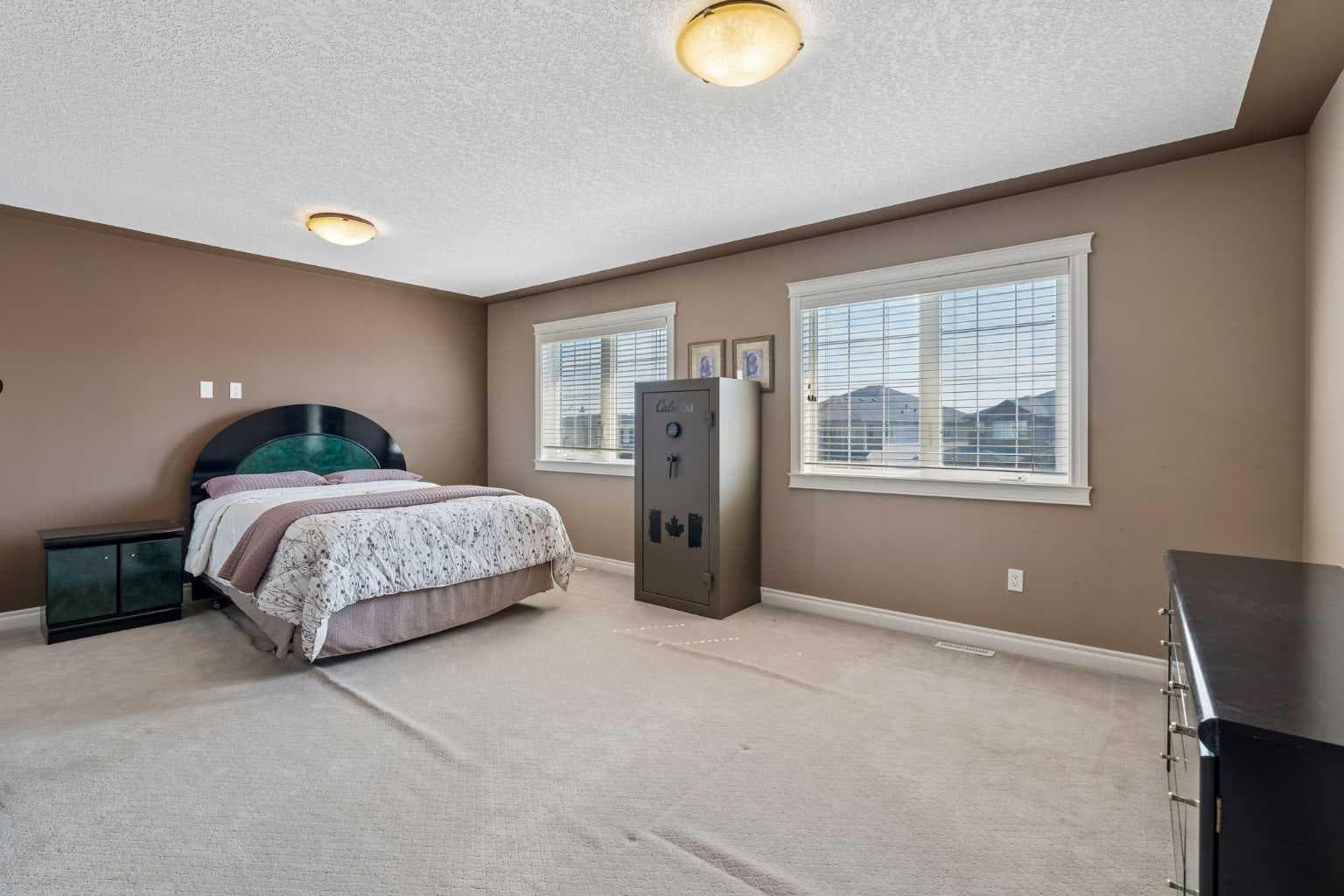 14 Taralake Cape NE