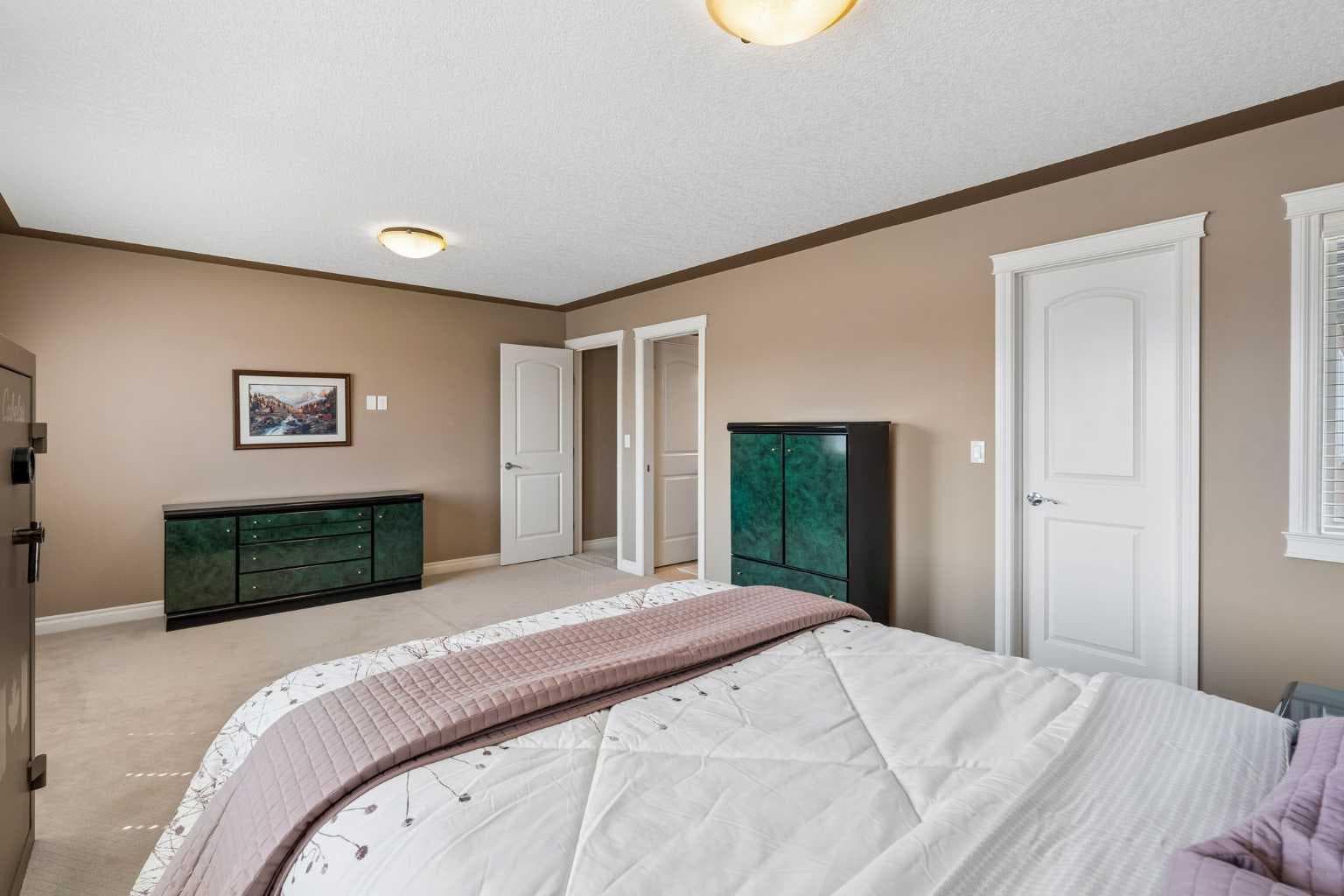 14 Taralake Cape NE