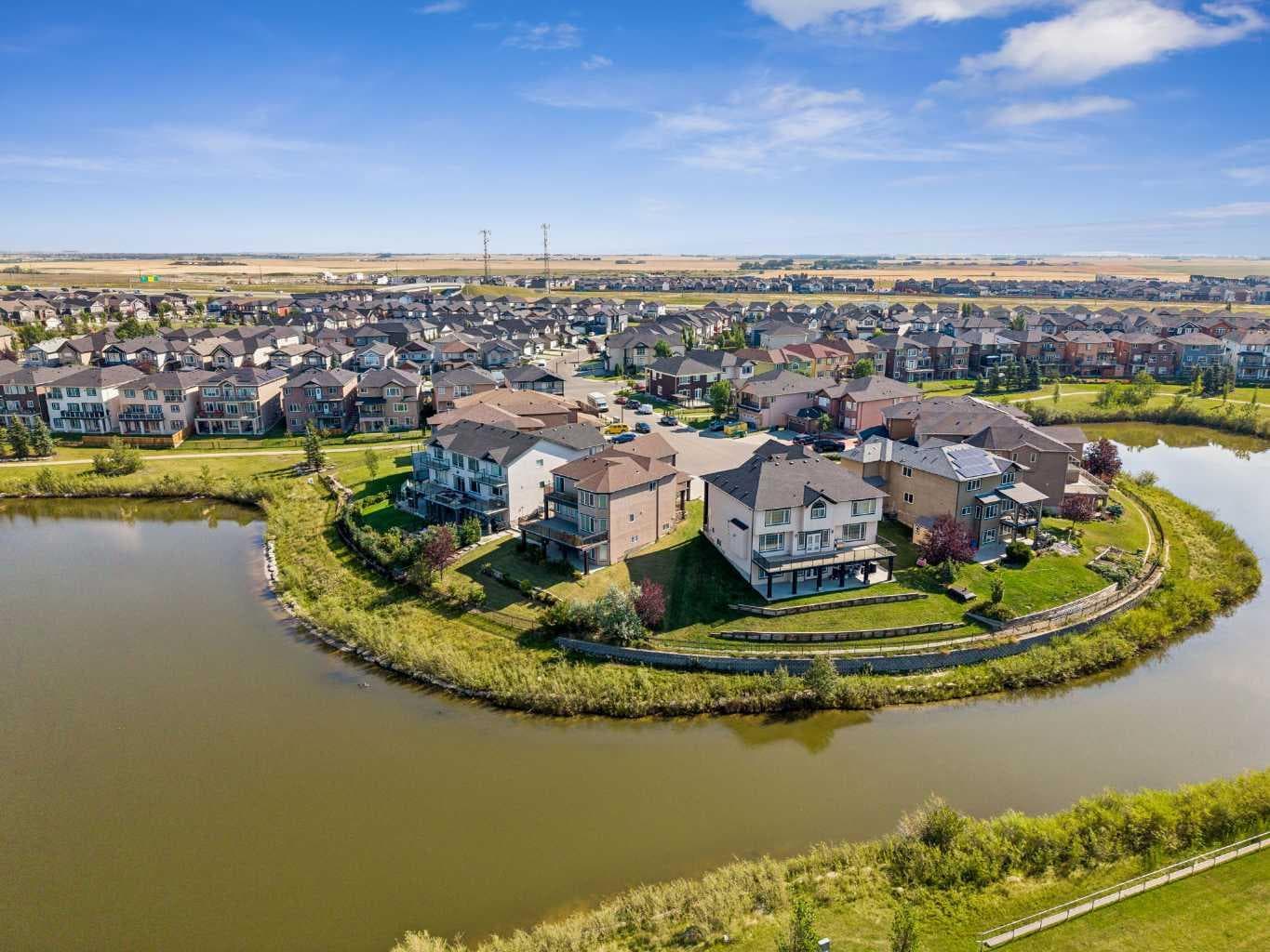 14 Taralake Cape NE