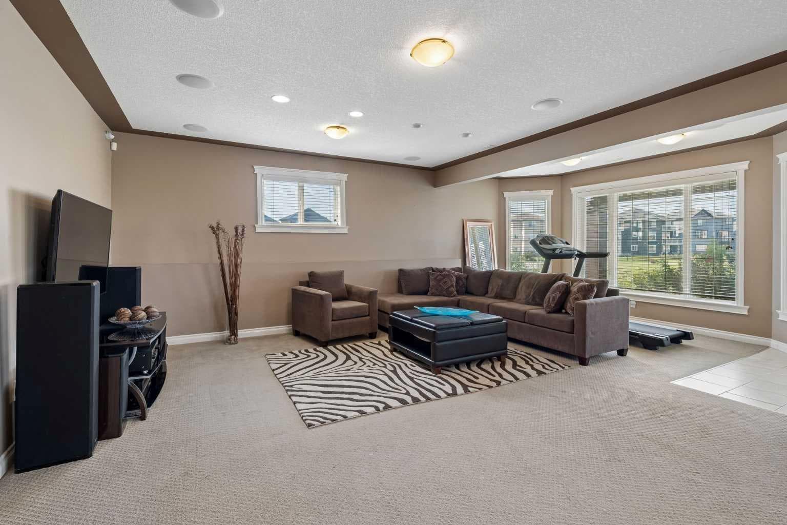 14 Taralake Cape NE