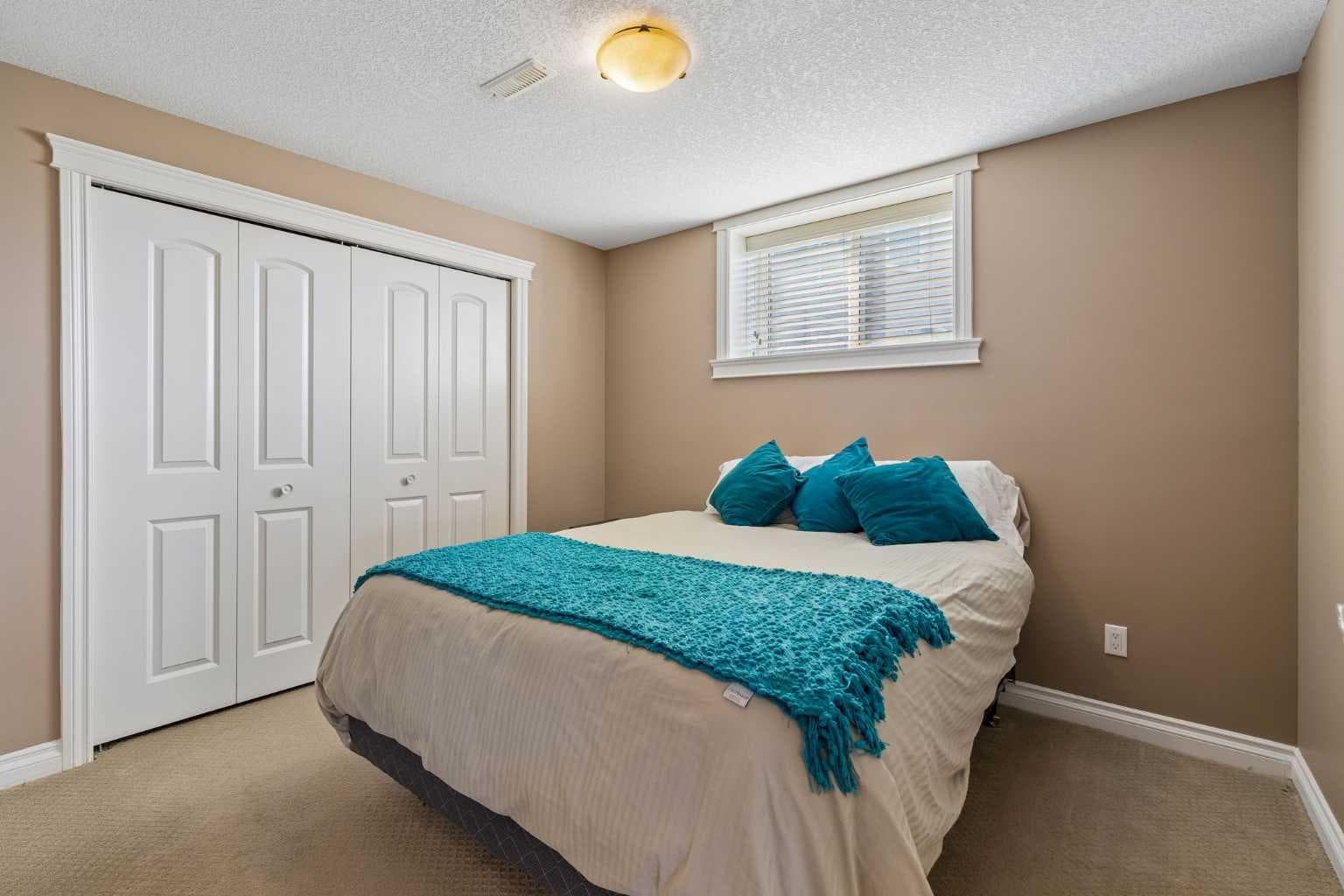 14 Taralake Cape NE