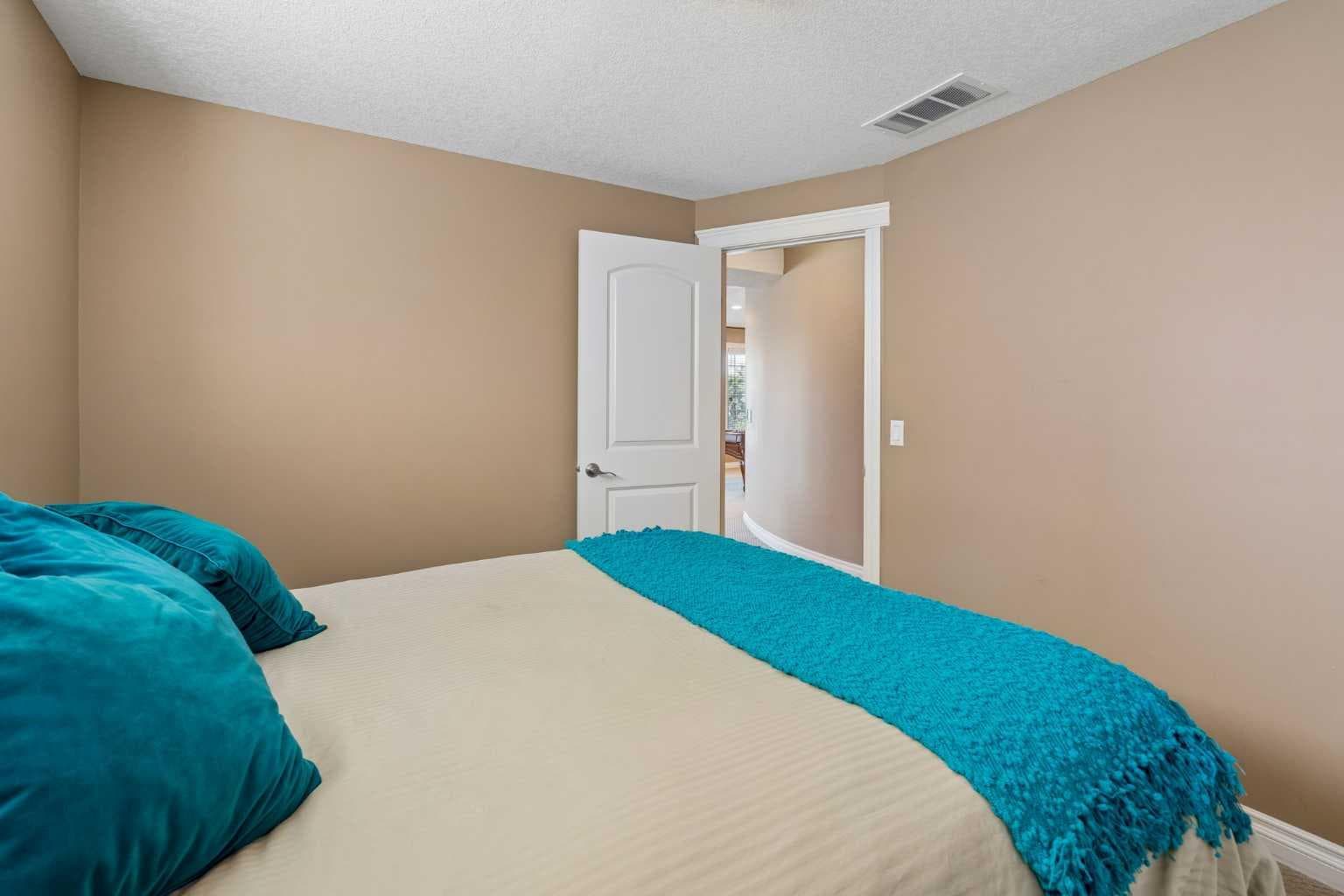 14 Taralake Cape NE