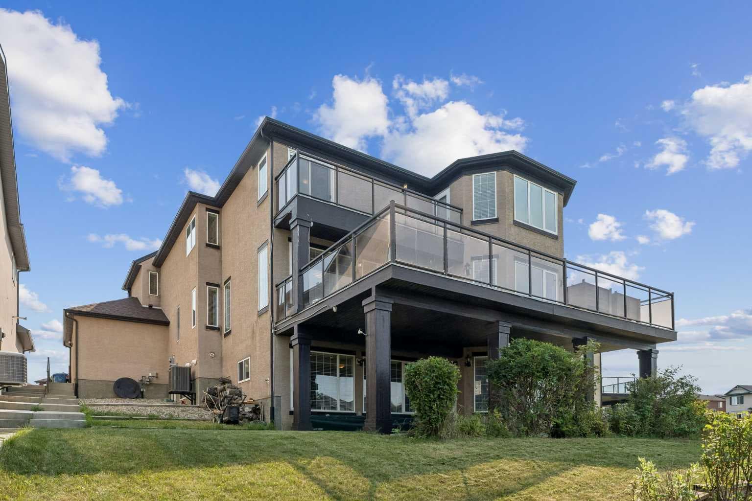 14 Taralake Cape NE
