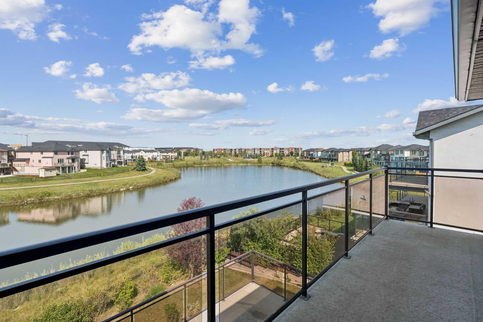 14 Taralake Cape NE