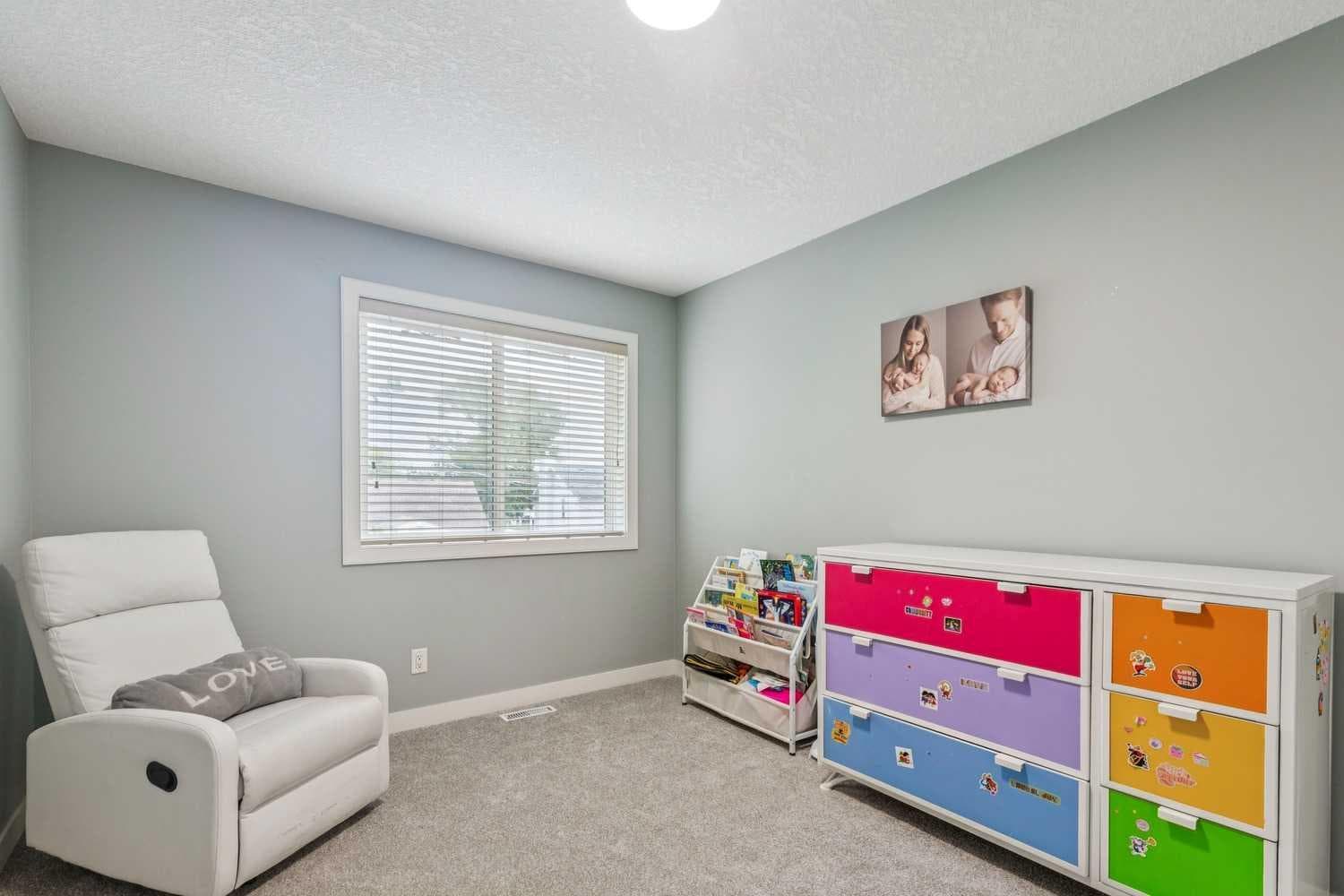 1046 Rundle Crescent NE