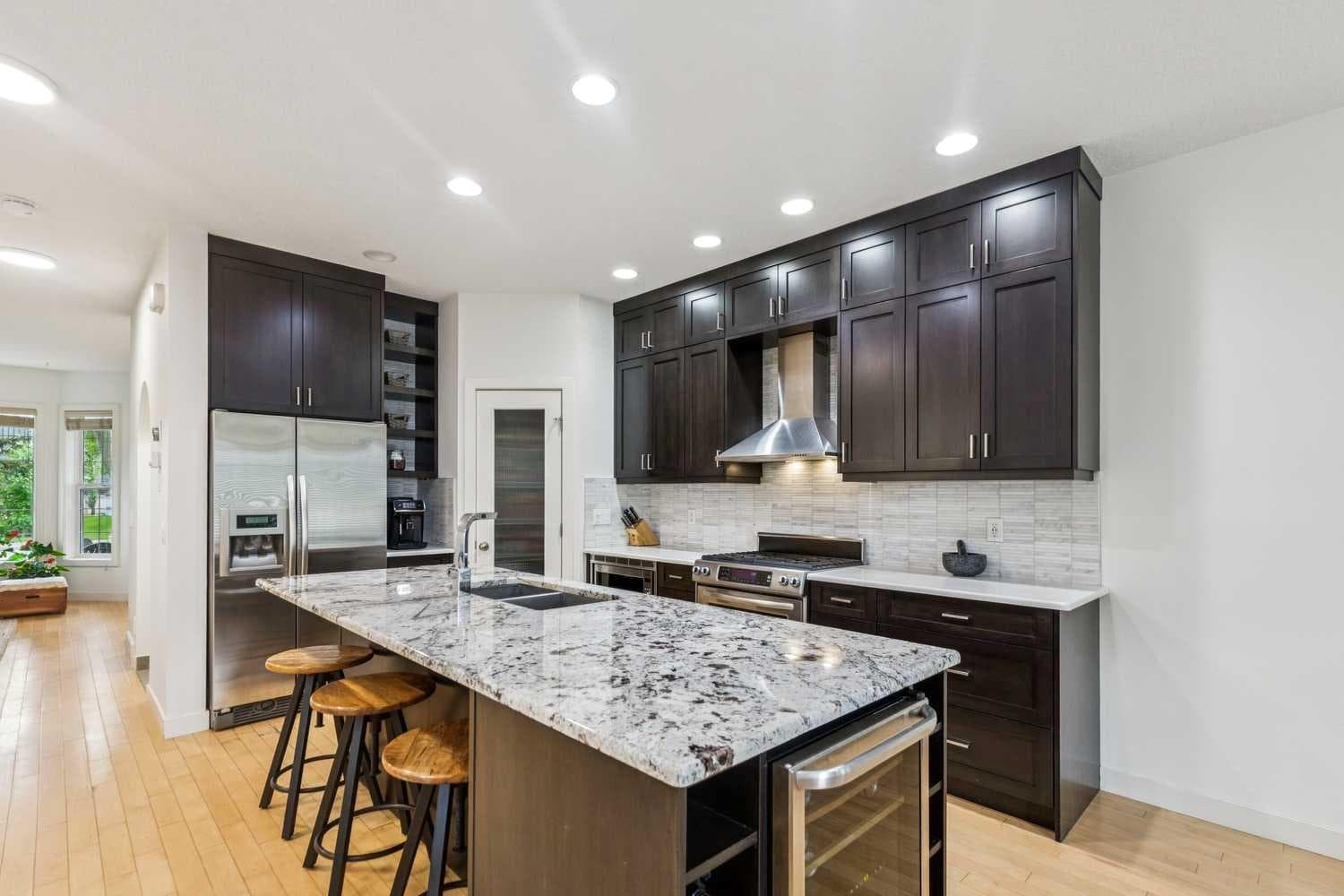 1046 Rundle Crescent NE