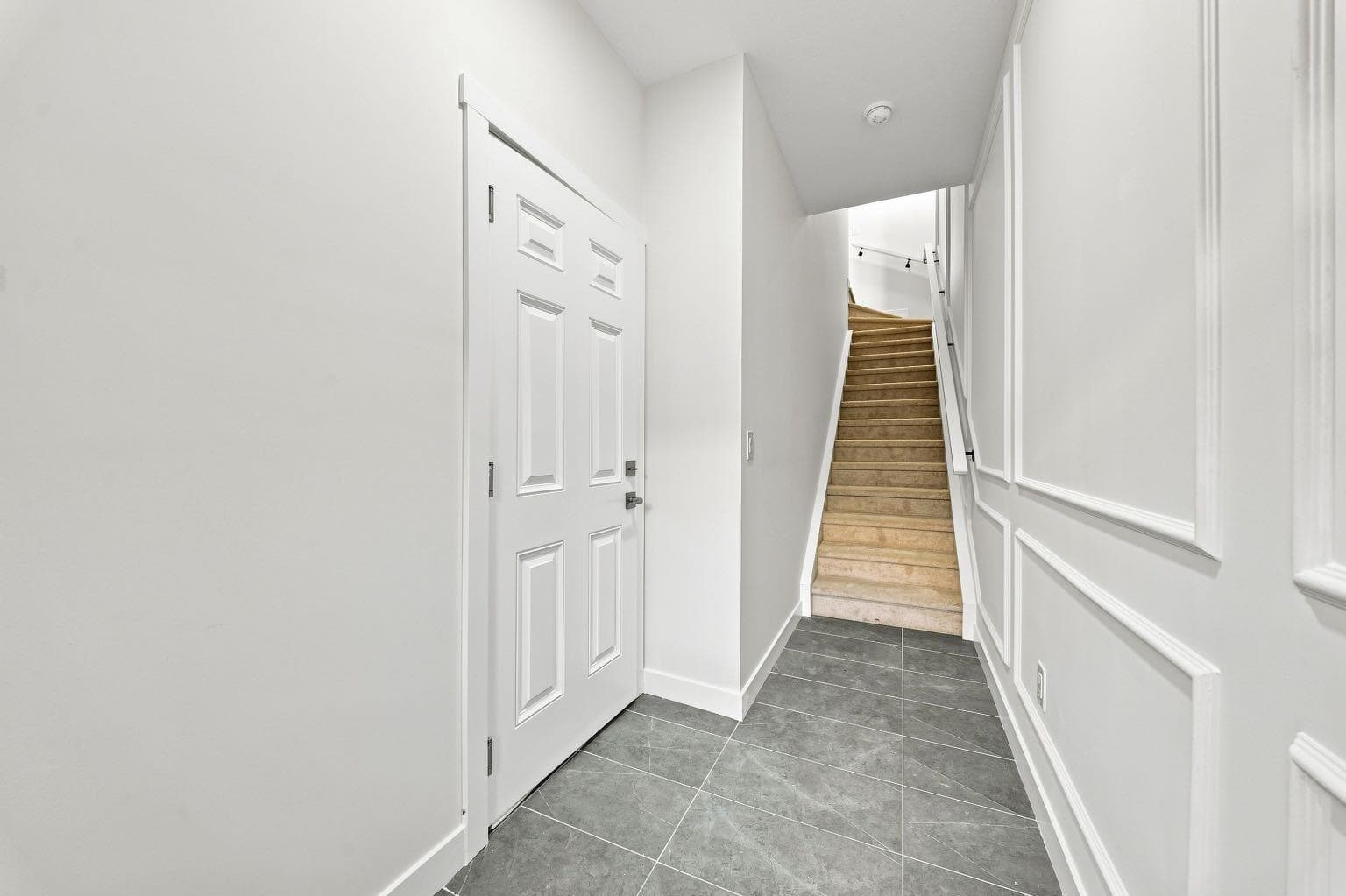 225, 75 Cornerstone Row NE