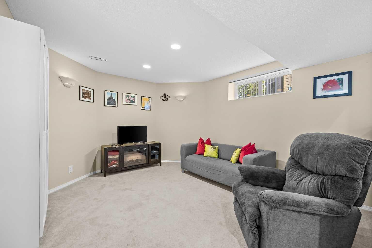 101 Bridlewood Manor SW