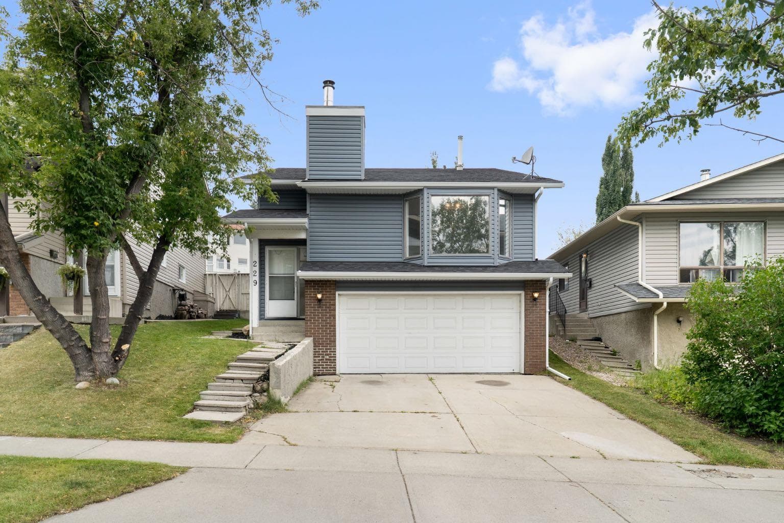 229 Macewan Glen Drive NW