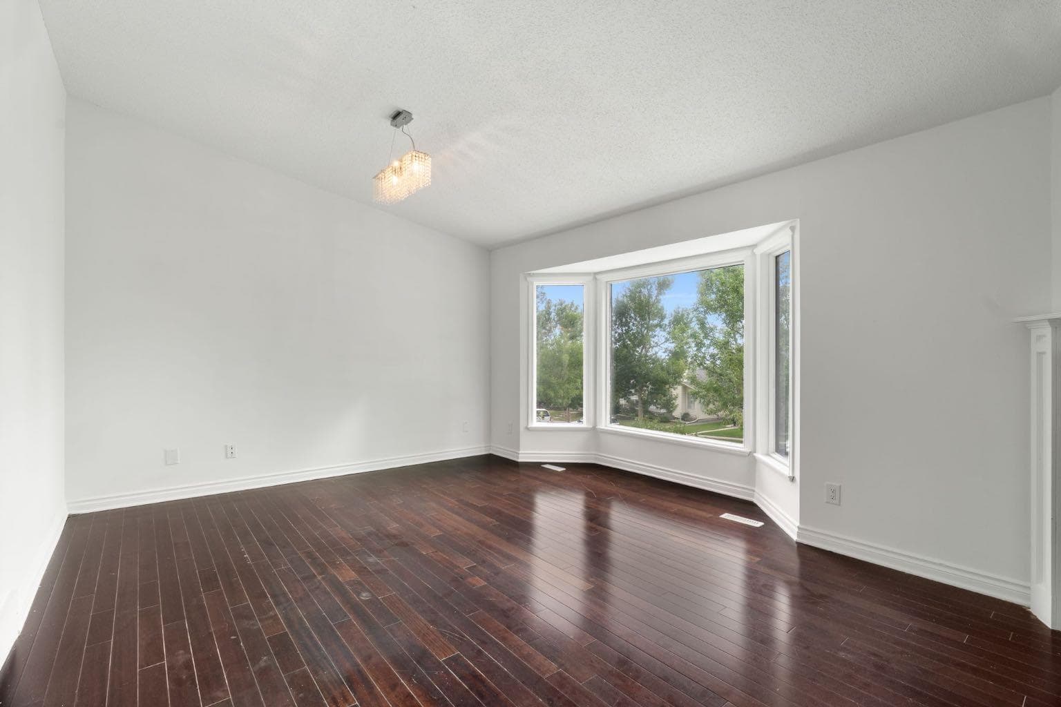 229 Macewan Glen Drive NW