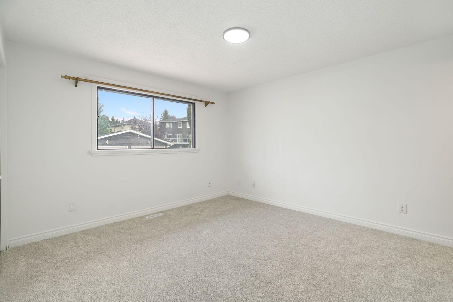 229 Macewan Glen Drive NW