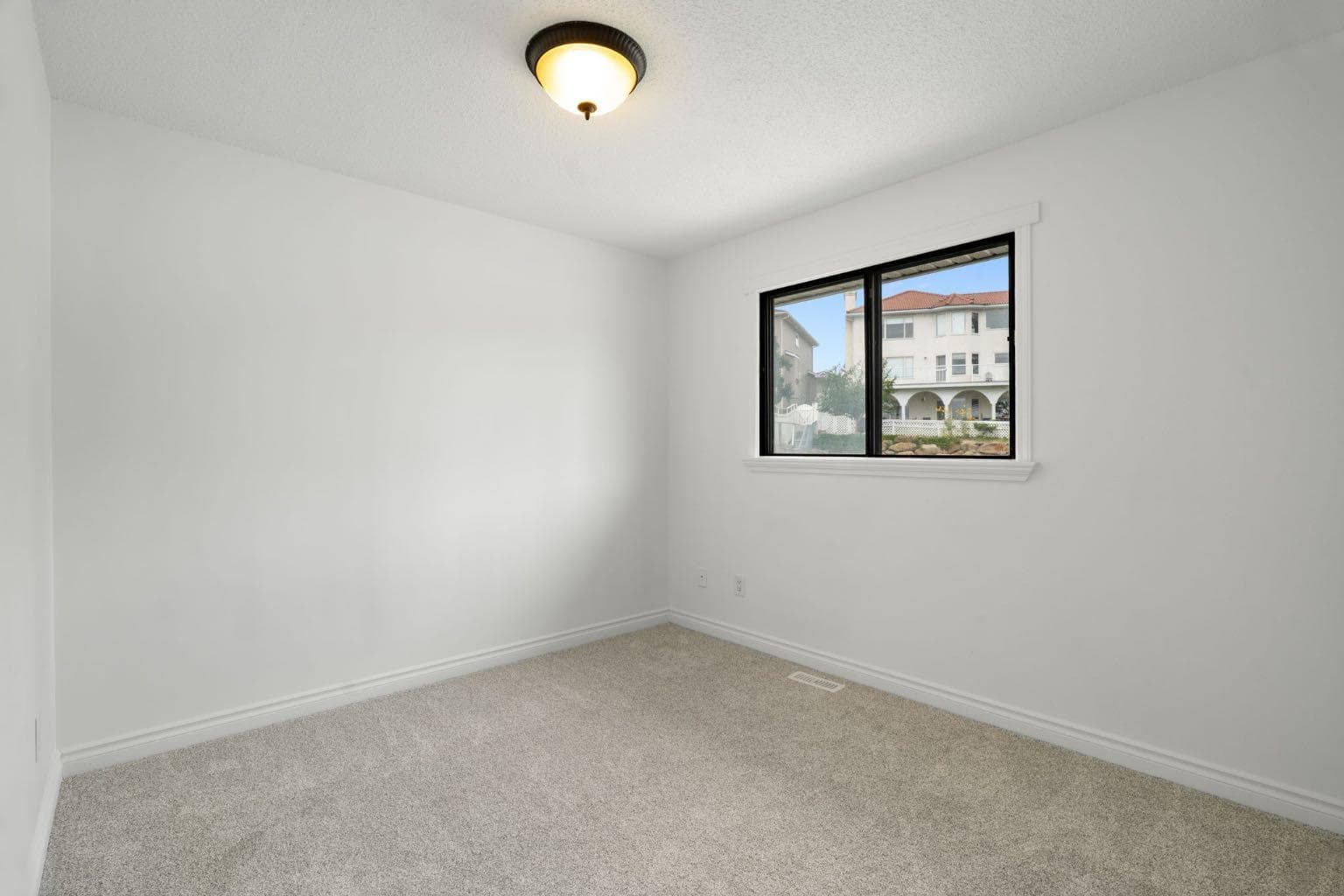 229 Macewan Glen Drive NW