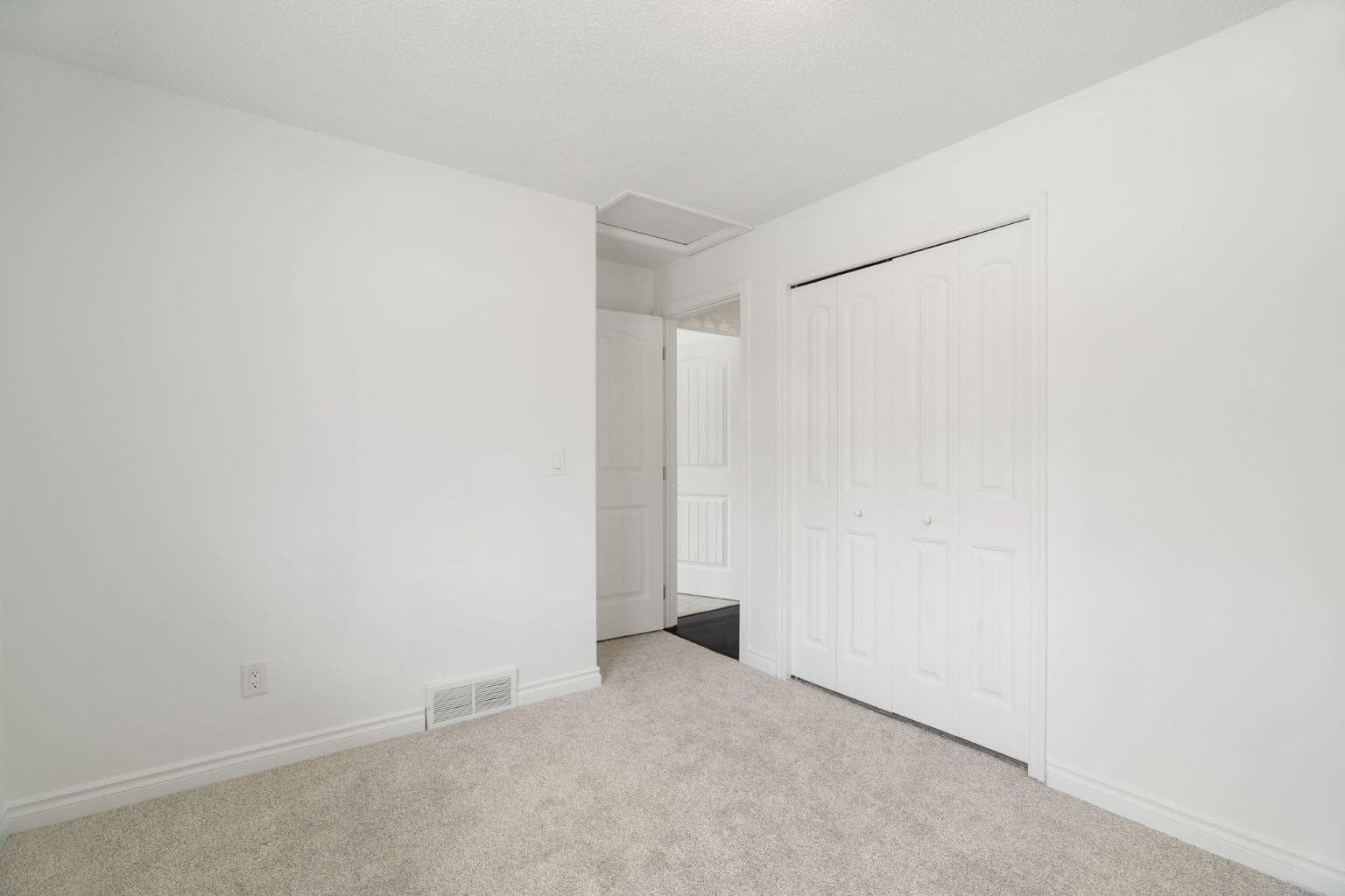 229 Macewan Glen Drive NW