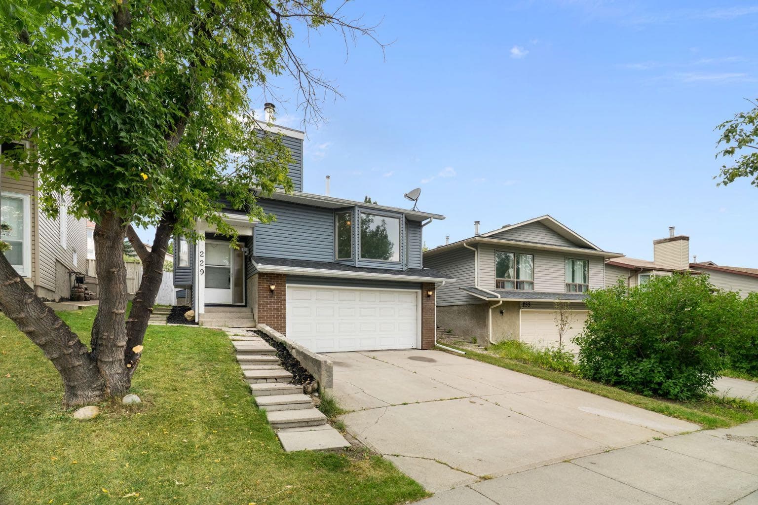 229 Macewan Glen Drive NW