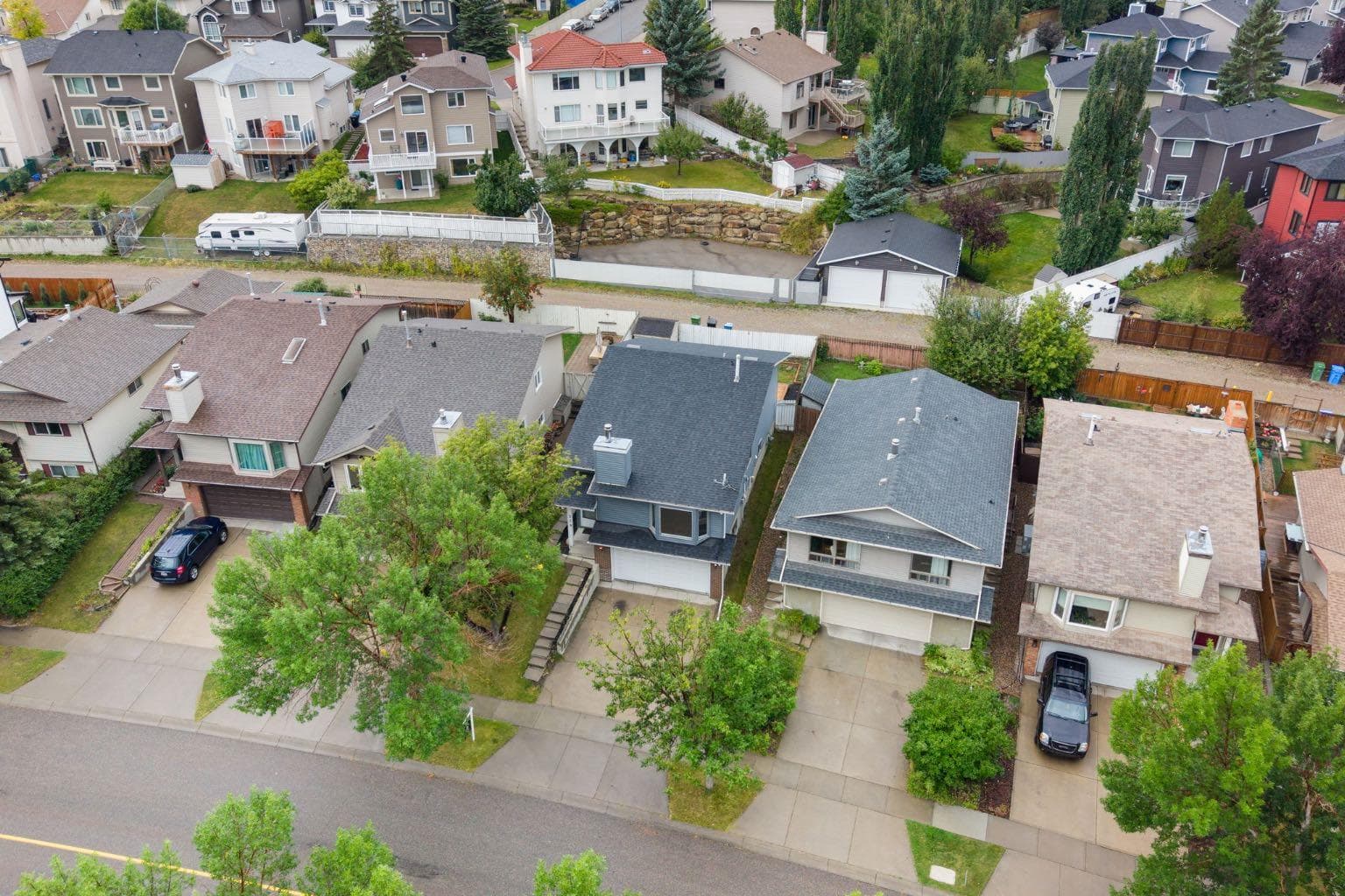 229 Macewan Glen Drive NW