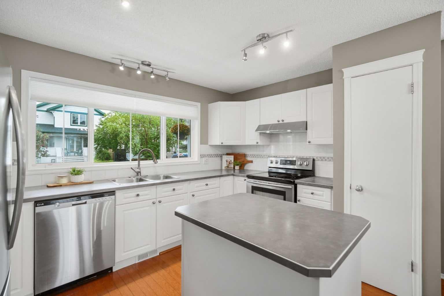 54 Tuscany Valley Heights NW