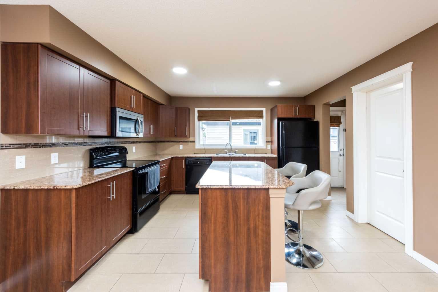 212 Panatella Drive NW