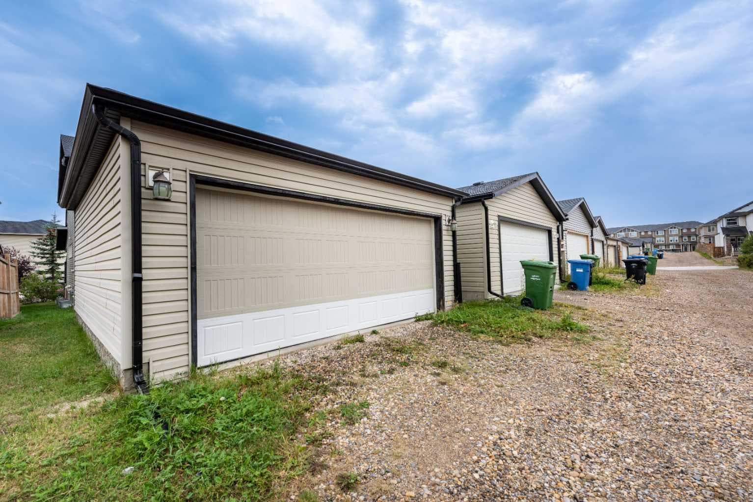 212 Panatella Drive NW