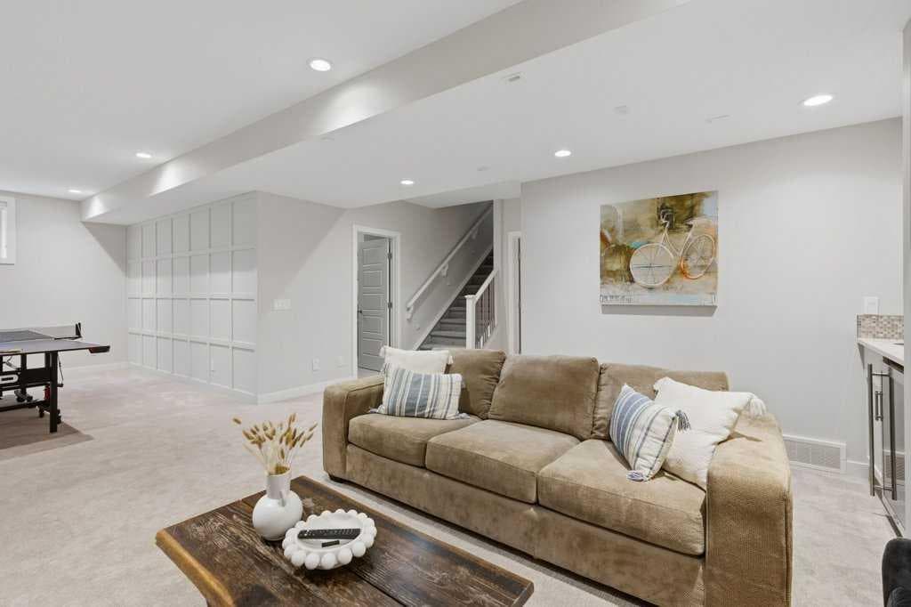 138 Ascot Crescent SW