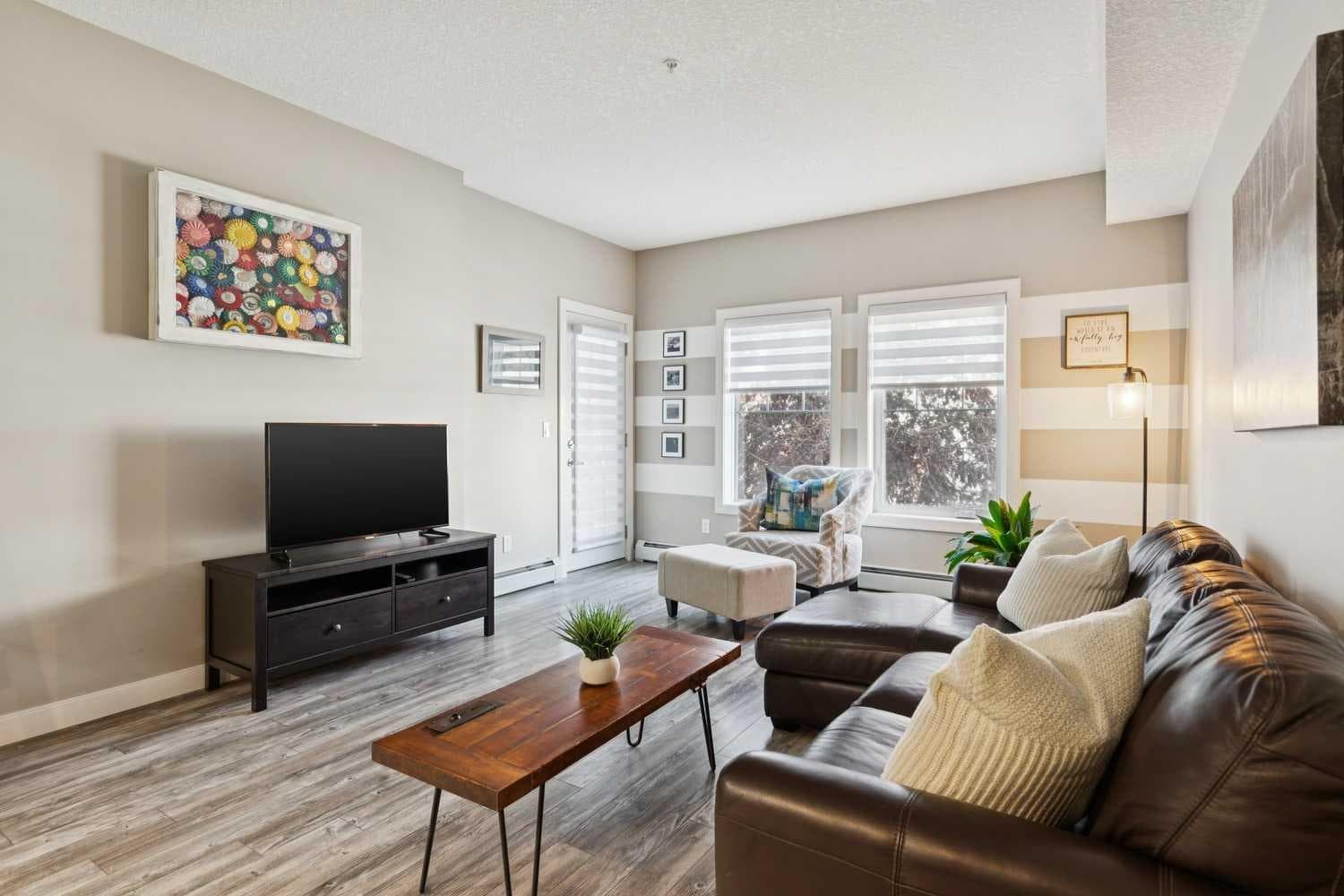 222, 20 Royal Oak Plaza NW