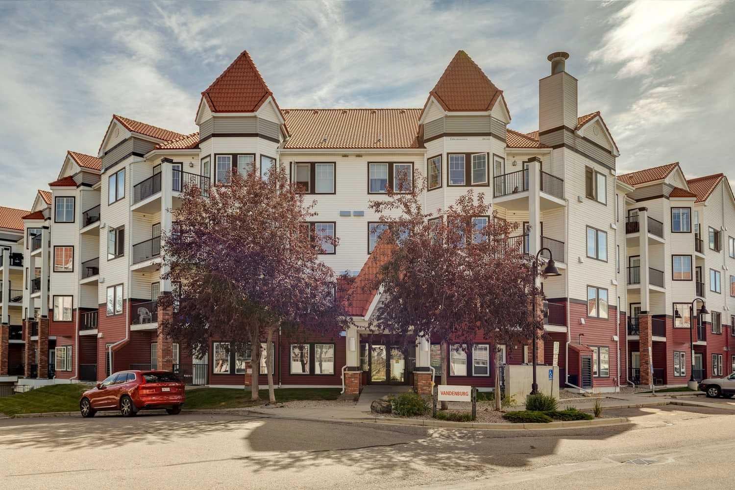 222, 20 Royal Oak Plaza NW