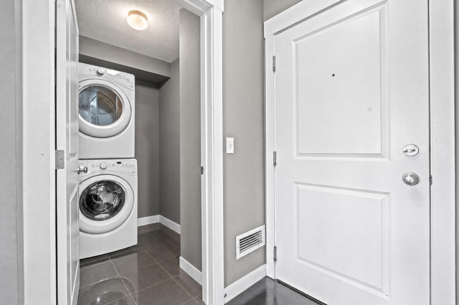 6204, 302 Skyview Ranch Drive NE