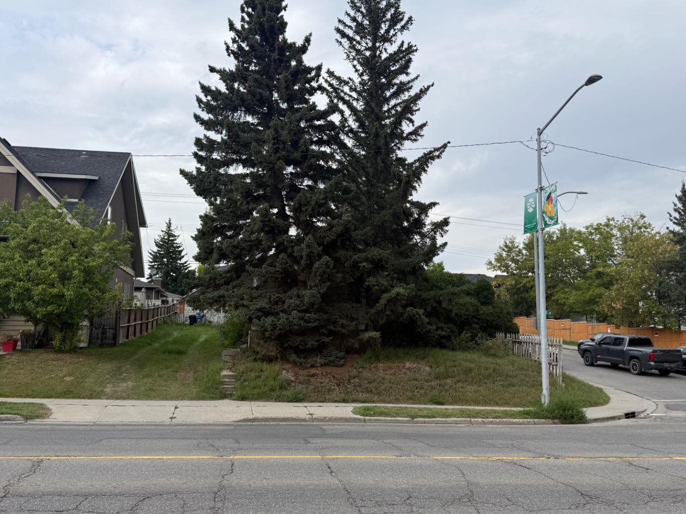 1902 33 Avenue SW