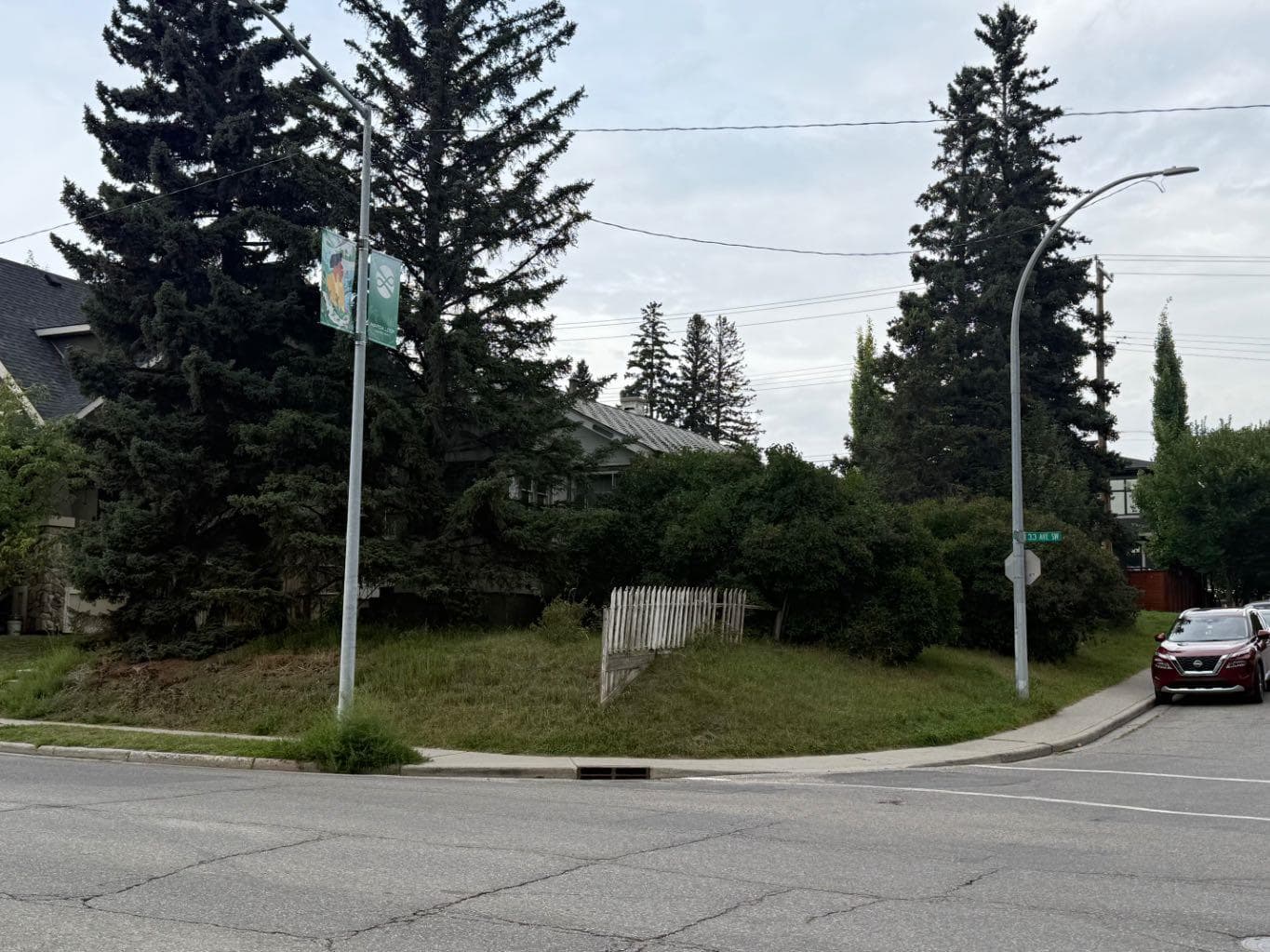 1902 33 Avenue SW