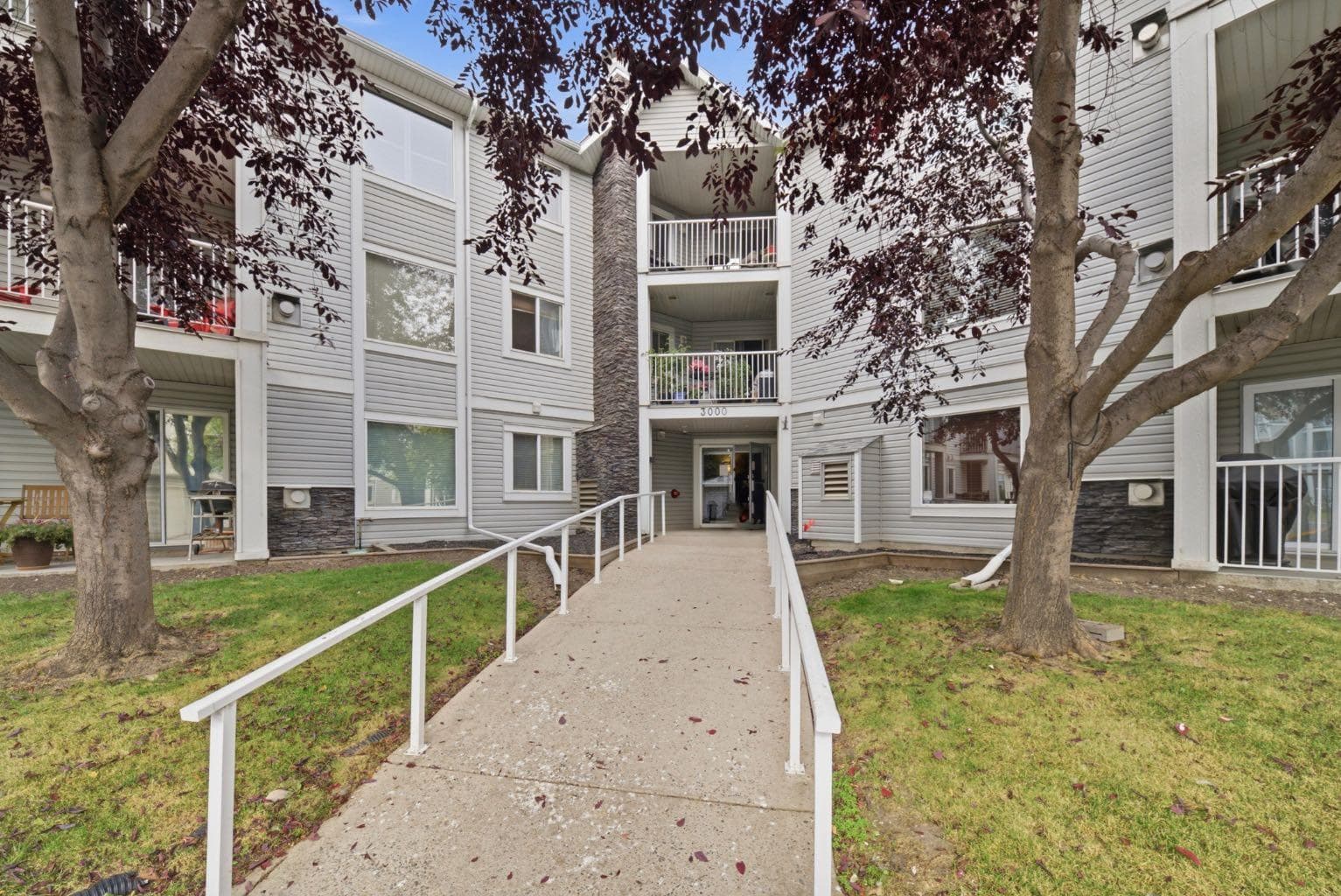 208, 3208 Valleyview Park SE