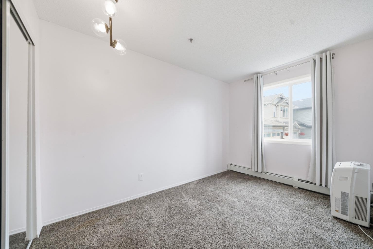 208, 3208 Valleyview Park SE
