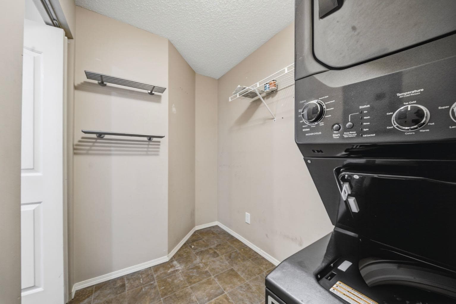 208, 3208 Valleyview Park SE