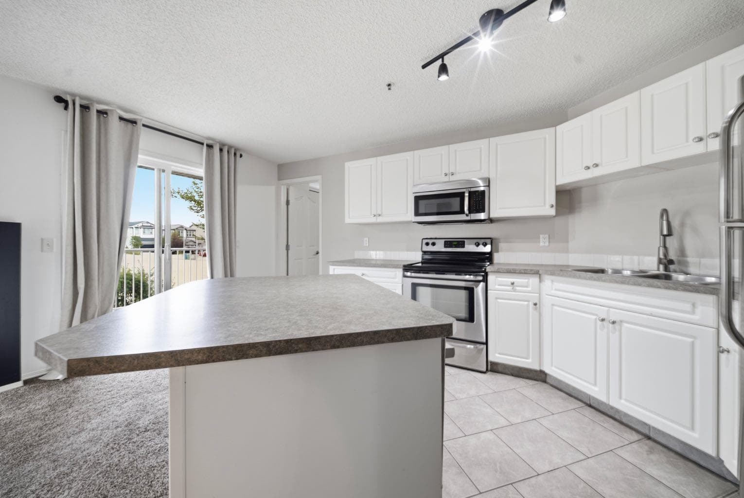 208, 3208 Valleyview Park SE