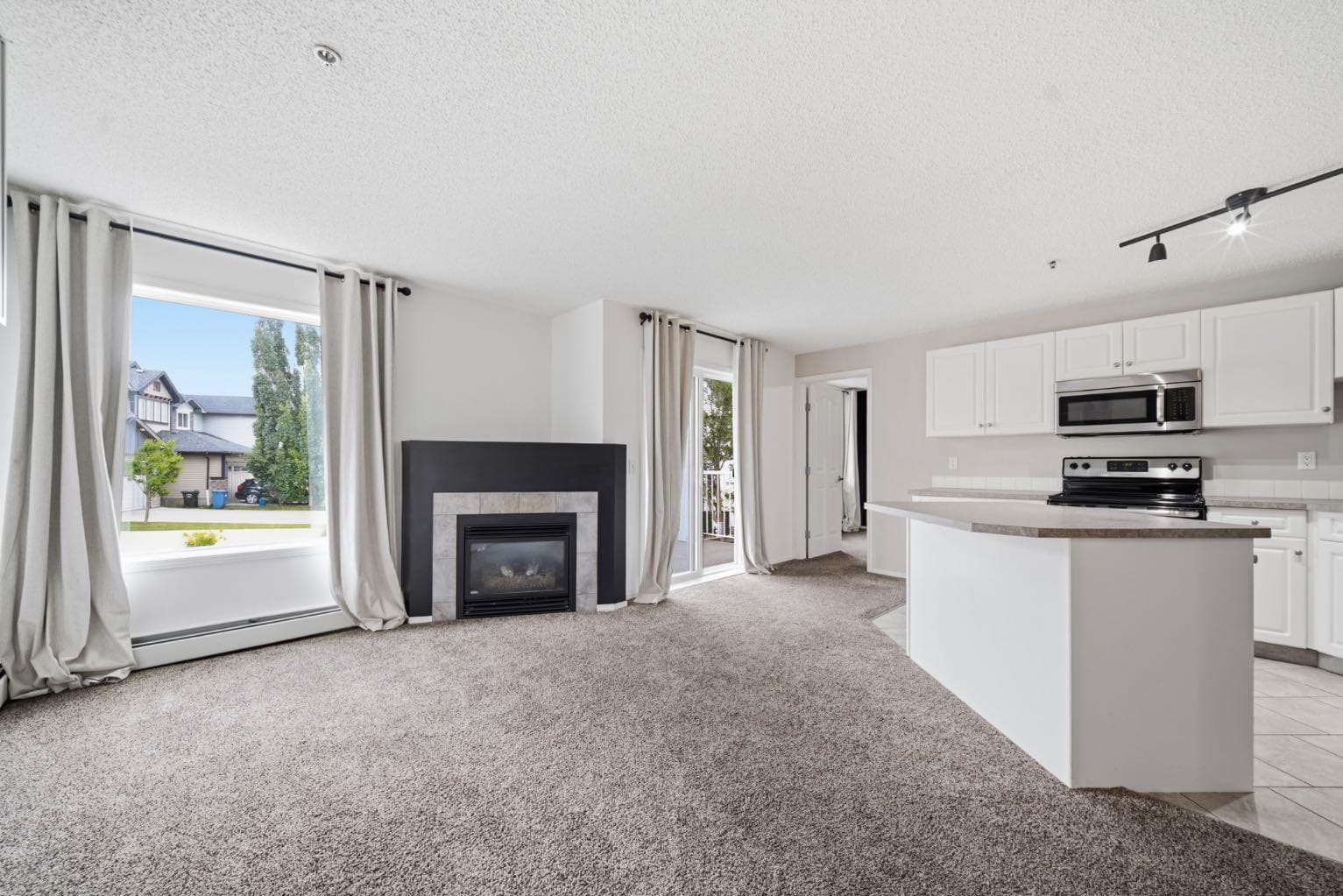 208, 3208 Valleyview Park SE