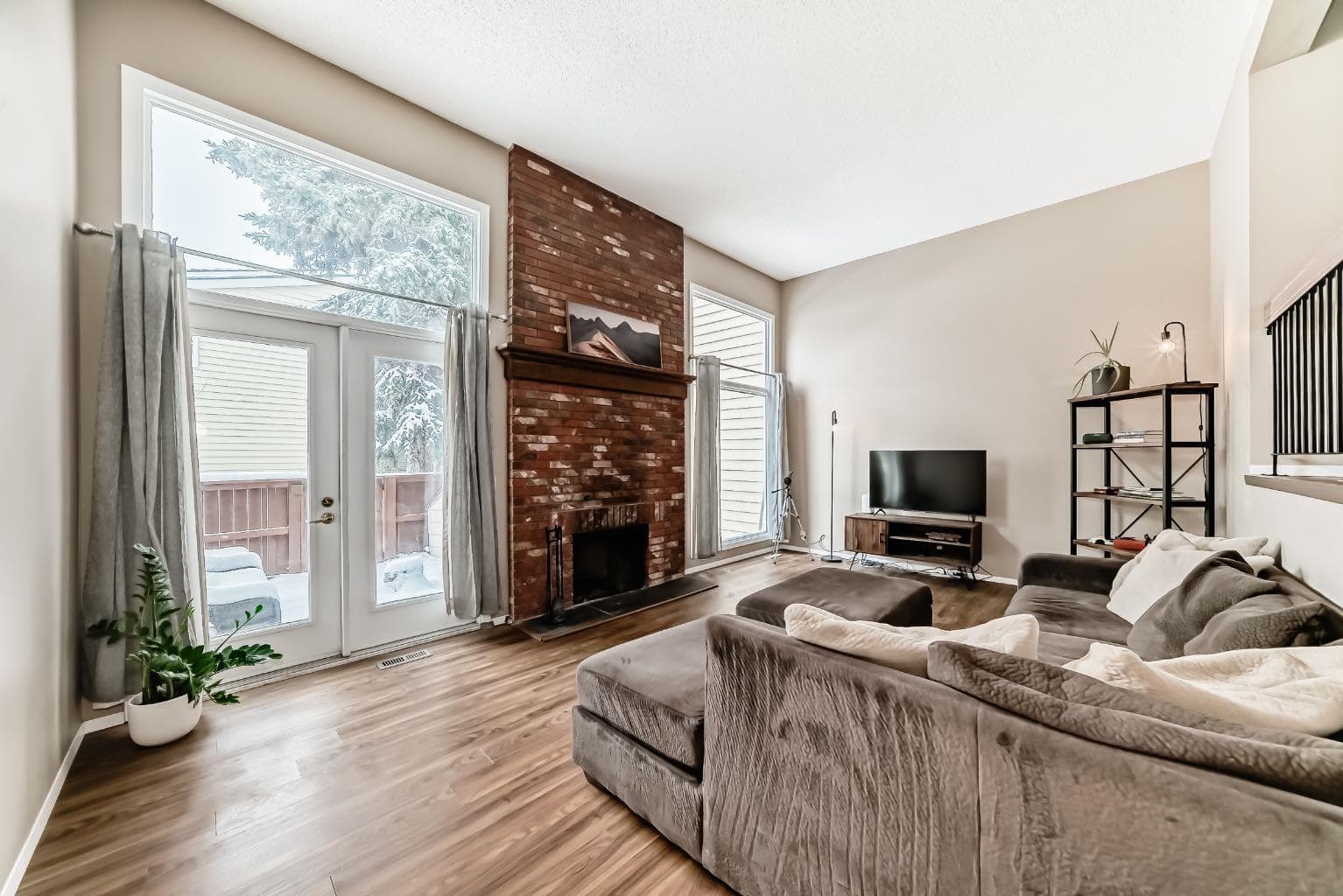 407 Point Mckay Garden NW