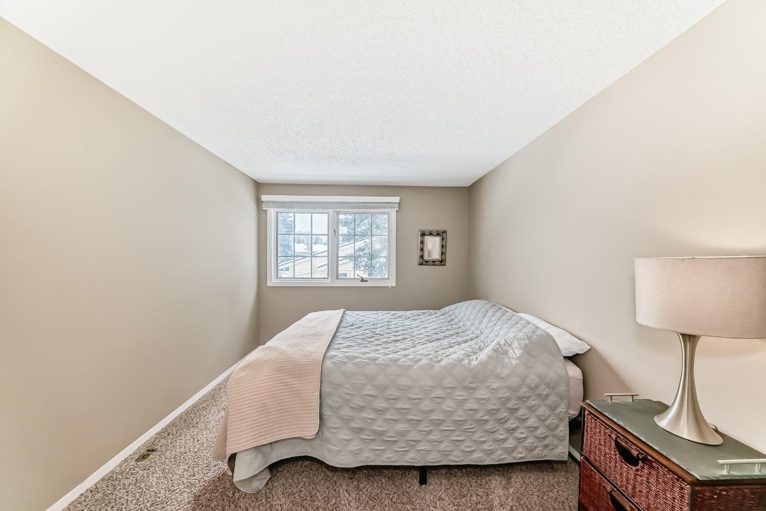 407 Point Mckay Garden NW