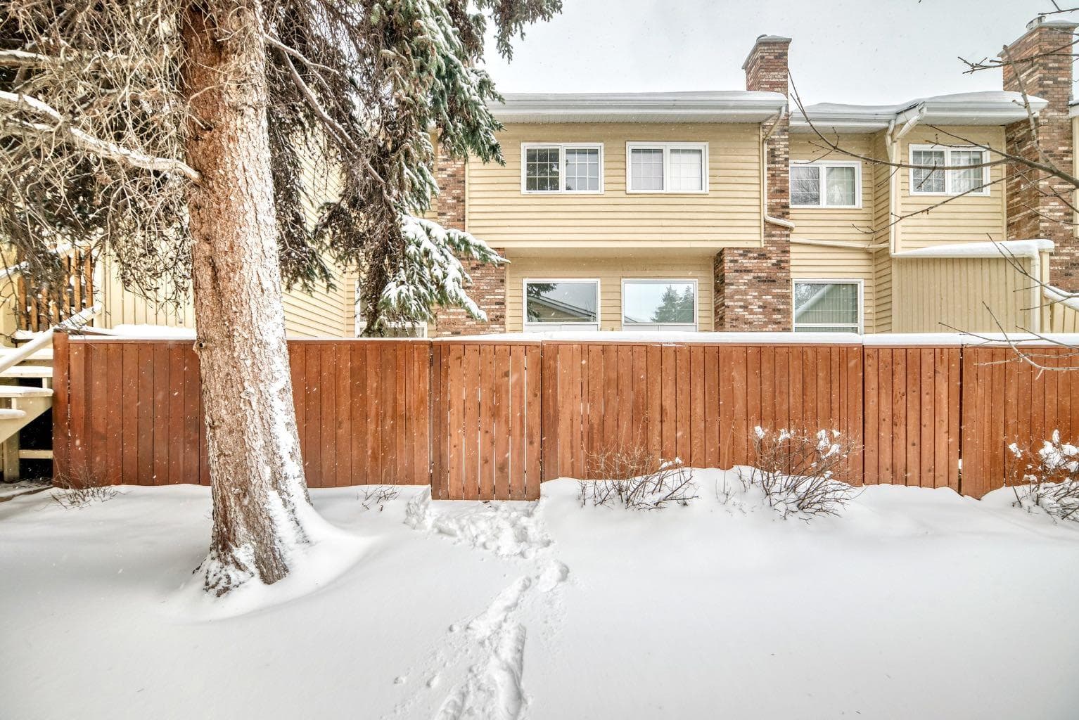 407 Point Mckay Garden NW