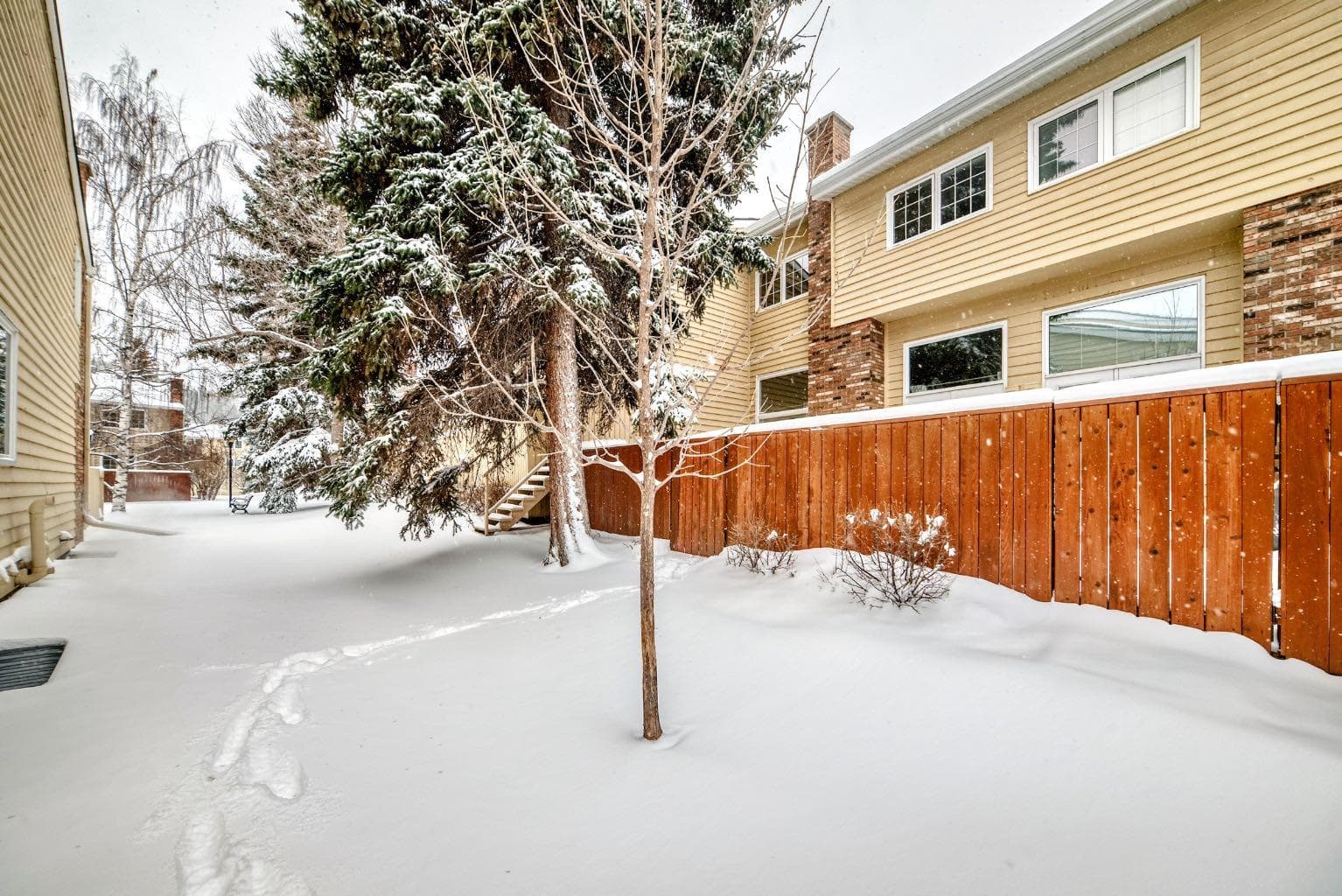 407 Point Mckay Garden NW