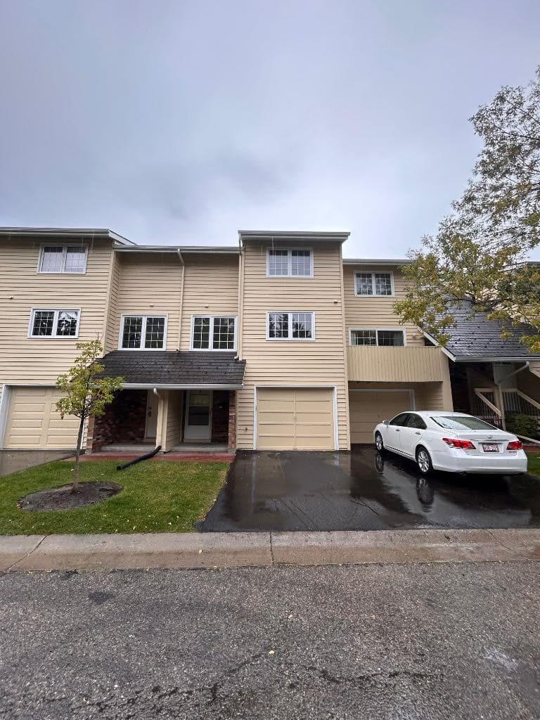 407 Point Mckay Garden NW