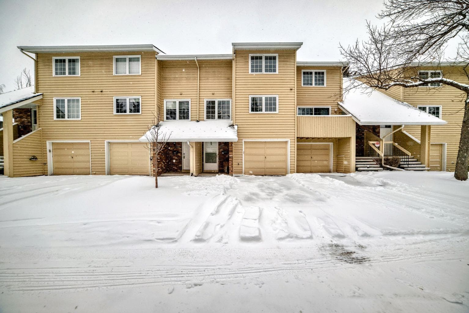 407 Point Mckay Garden NW