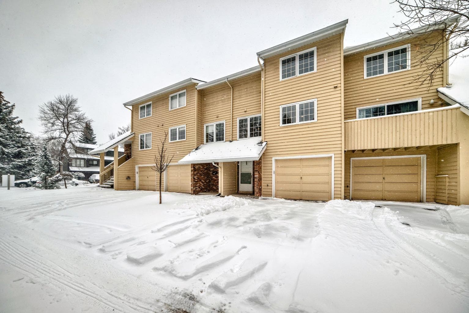 407 Point Mckay Garden NW