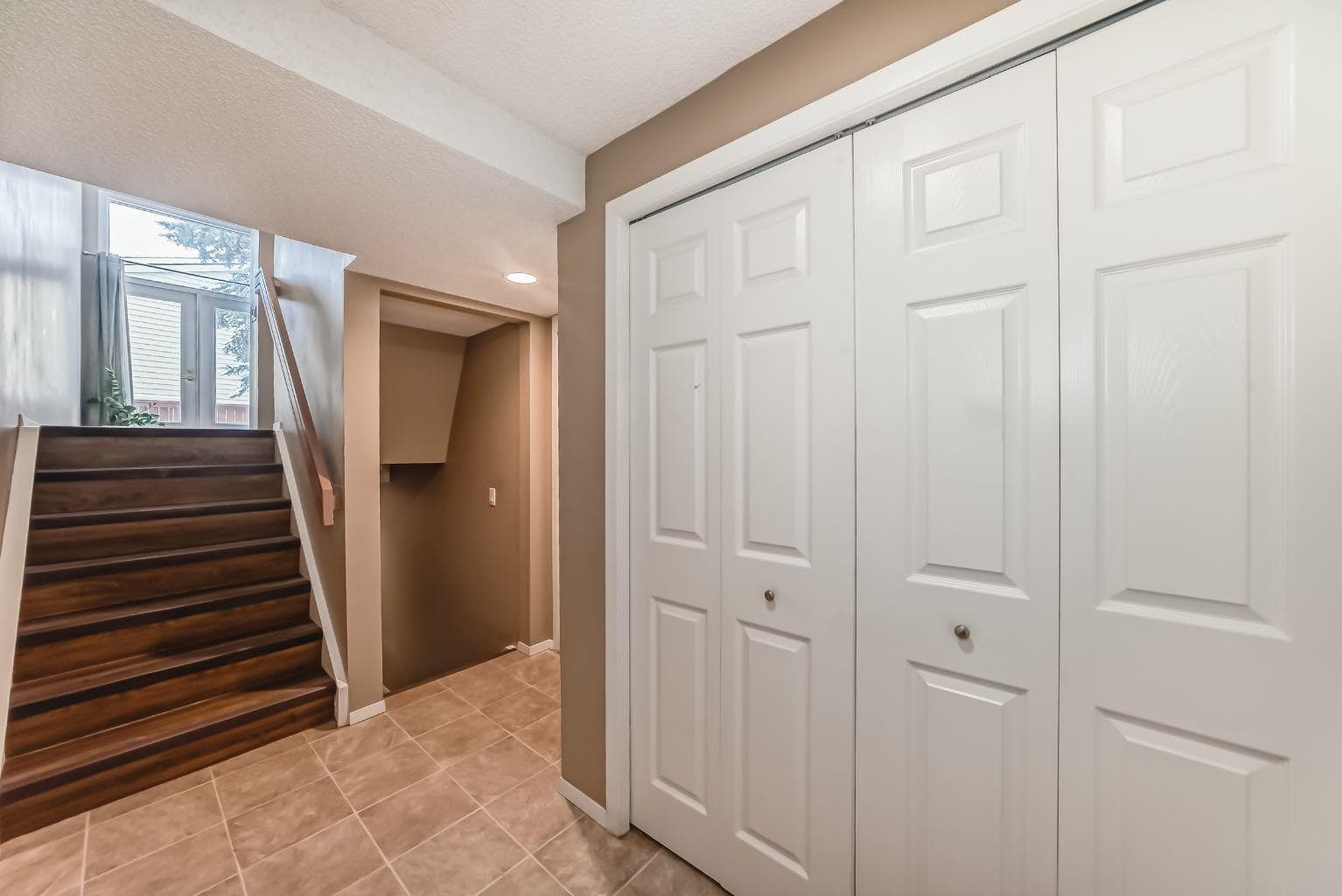 407 Point Mckay Garden NW