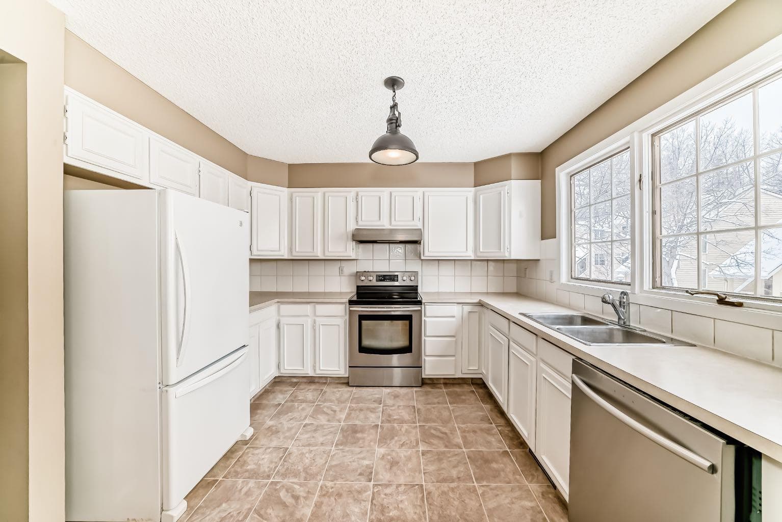 407 Point Mckay Garden NW