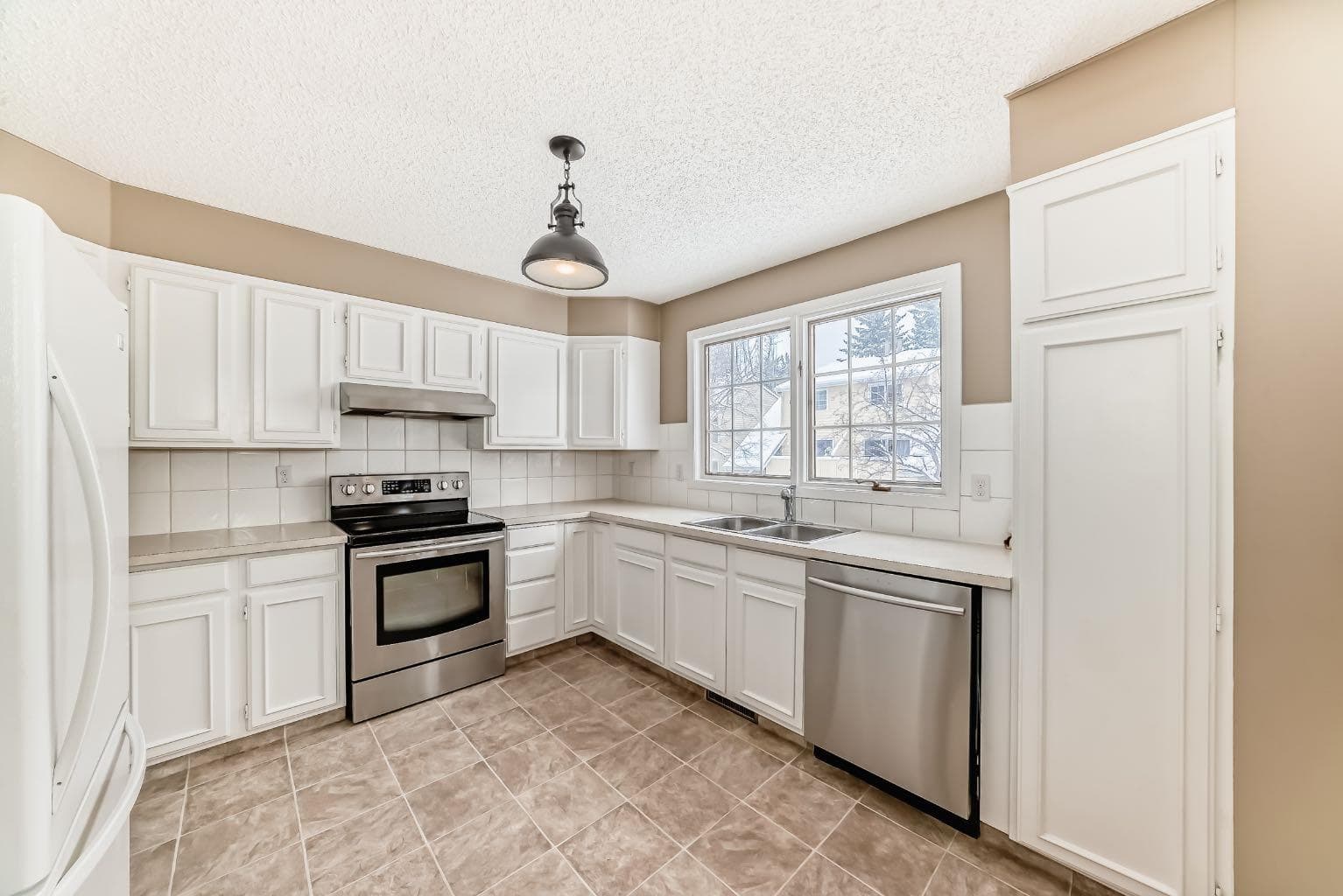 407 Point Mckay Garden NW